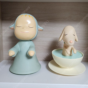 요시토모 나라 CEREALART 오리지널 아트토이 세트 (Little Wanderer + Pup Cup) 판매