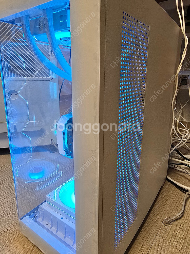 화이트감성 14600kf 3070 ssd 1tb ddr...--7