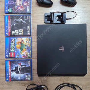 PS4 7218B 1TB 게임 포함 판매[20년도구입]