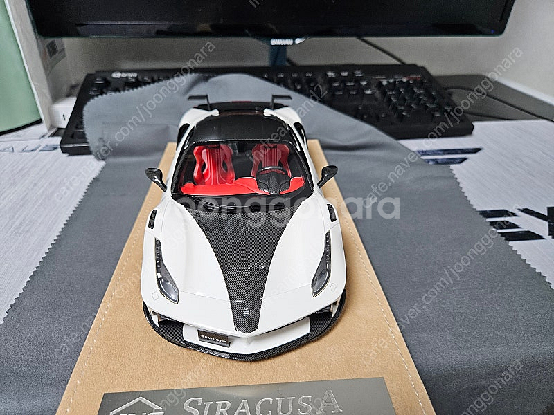 1:18 JUC 페라리 시라쿠사 화이트--1