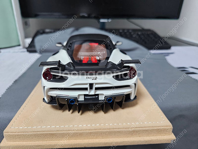 1:18 JUC 페라리 시라쿠사 화이트--2