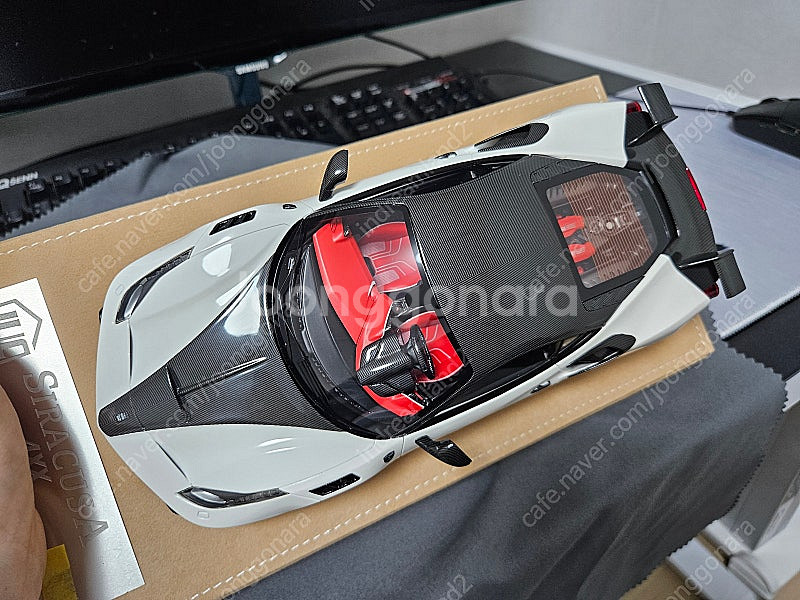 1:18 JUC 페라리 시라쿠사 화이트--0