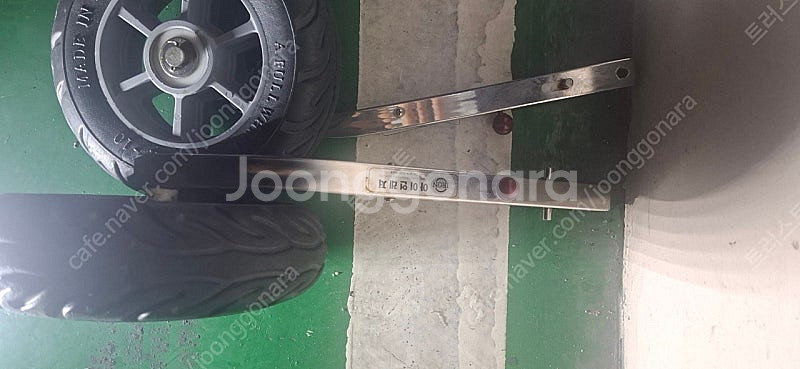 아이언레져 10인치 뒷딩기 팝니다--1