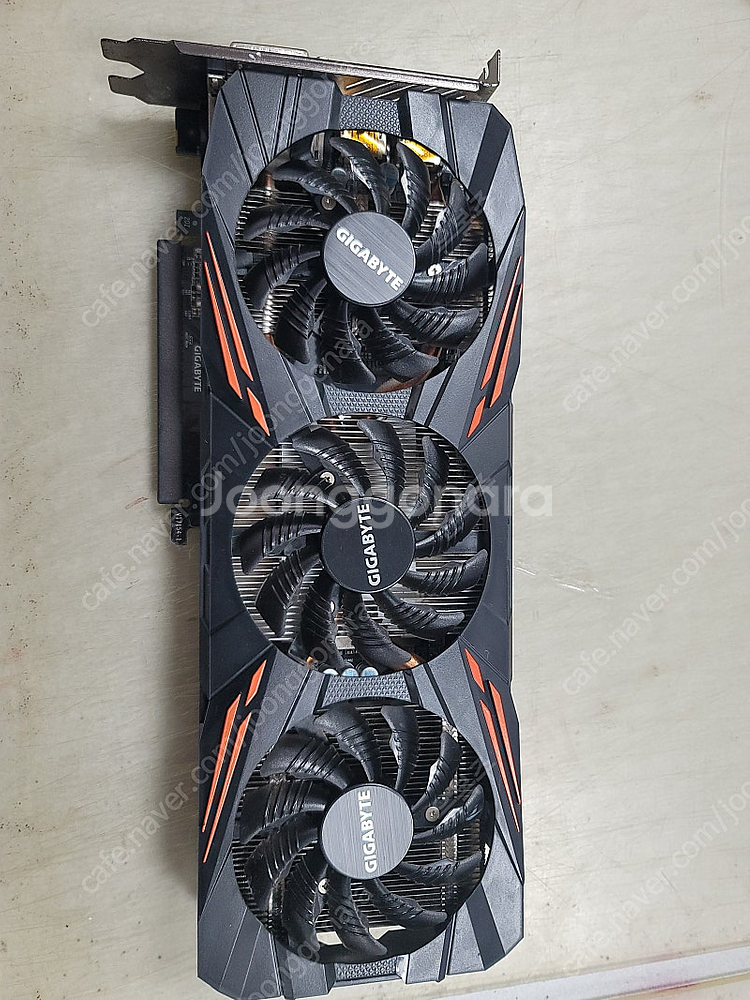 지포스 1070 기가바이트 3팬 팝니다--0