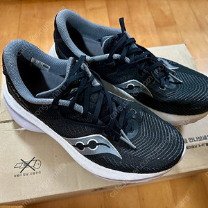 써코니 킨바라 프로 러닝화 265 판매합니다