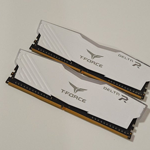 RGB 메모리 DDR4-3200 16GB 8G2개 반택