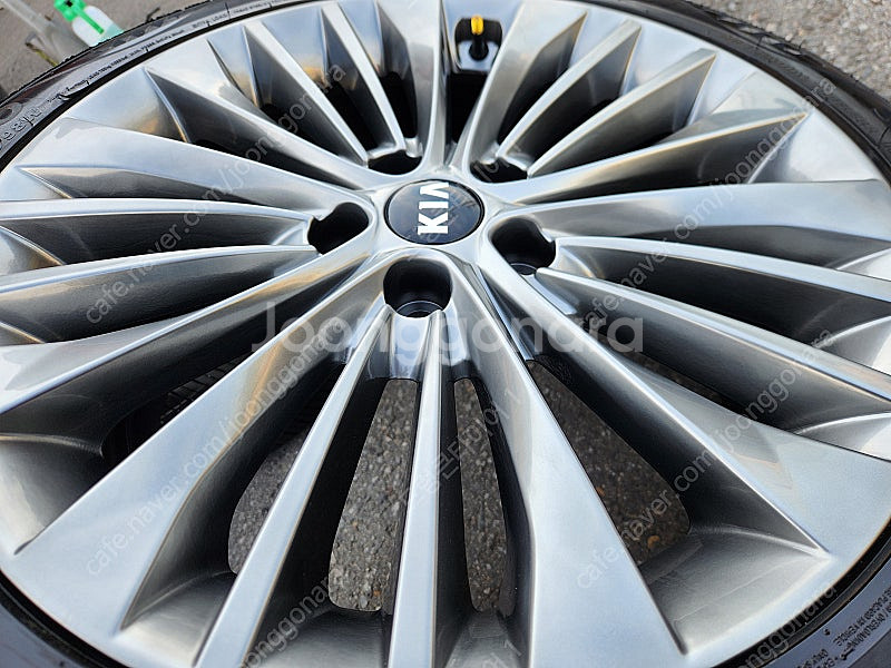 [판매] 기아 올뉴 K7 19인치 순정휠 타이어 세트 팝니다. 245 40 19--5