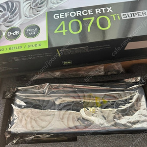 이엠텍 4070ti super 미라클 16g 화이트 3팬