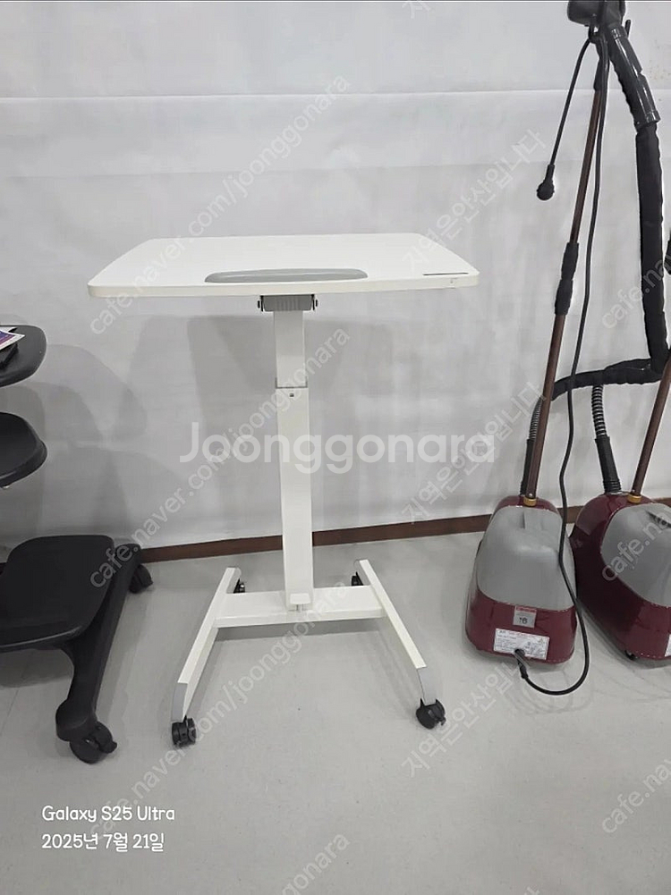 이동식 책상 (각도조절, 높이조절 O) 중고 팔아용~ ...--0