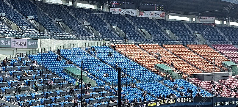 한화 LG 8/10(일) 3루측 블루석 4연석--0