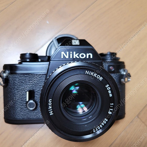 니콘 EM 카메라와 일본 내수용 팬케잌렌즈 mf 50mm 1.8 판매합니다.