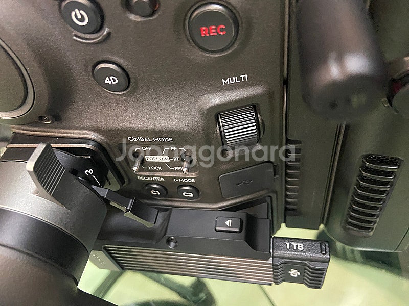 DJI 로닌 4D-6K 풀셋 팝니다--4