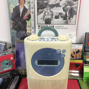 워크맨/CD플레이어 고장품(라디오만 작동확인-어댑터로):허름한 Sony Shower CD & Radio /택포가