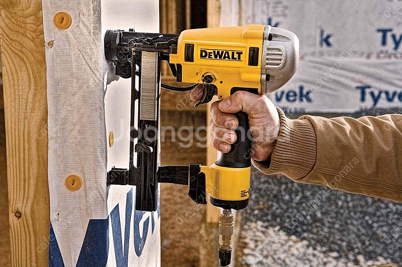 DEWALT DWSL18CAP 1-1/2" 18 Gau...--2