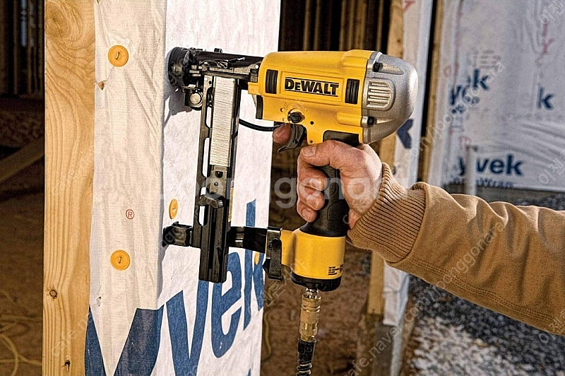 DEWALT DWSL18CAP 1-1/2" 18 Gau...--3