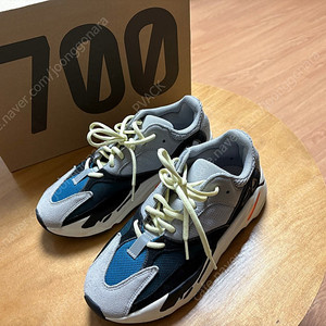 아디다스 이지 부스트 700 265mm