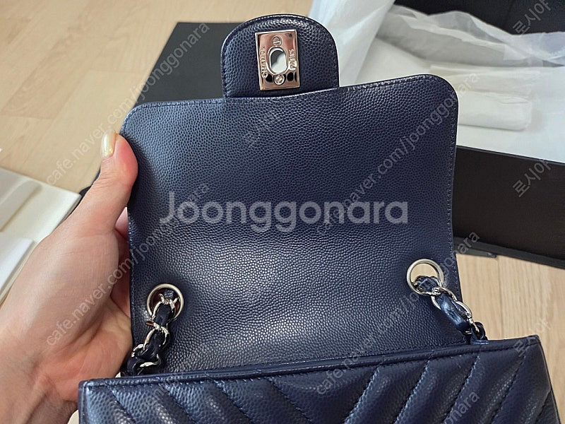 샤넬 쁘띠삭 캐비어 네이비 은장 22번대 정품--7