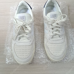 뉴발란스 CT500NAV 네이비 사이즈 260 택포 6만원 팔아요.