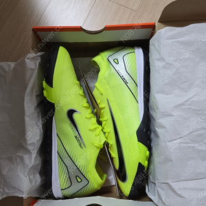 베이퍼 16 프로 TF 형광 팝니다.