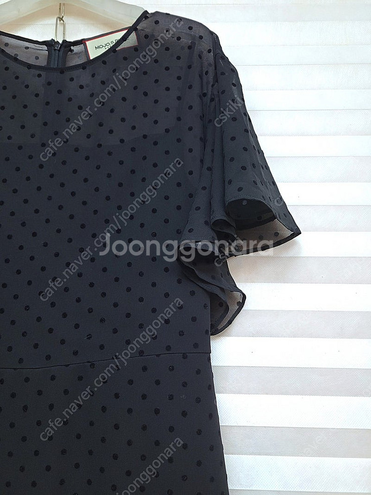모조에스핀> 도트 쉬폰 시스루 원피스(639천원)--2