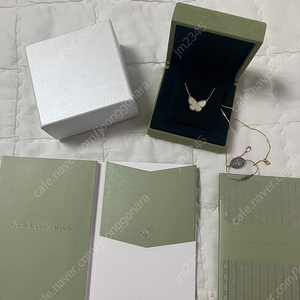 반클리프 럭키 버터플라이 목걸이(470만) 가격인하