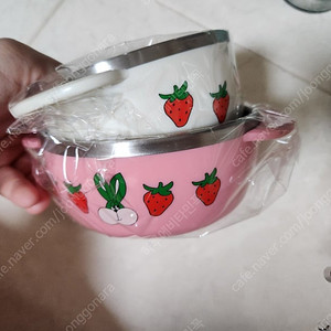 리미떼두두 딸기 스탠 그릇 팝니다