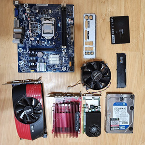 컴퓨터 부품 일괄 (그래픽카드 3개 / 고장 부품 등) (GT530 / GTS530)