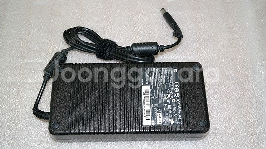 HP Z2 mini G4 Xeon E2274G NVMe...--6