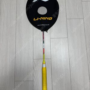 리닝 윈스톰74옐로우 민턴 라켓 팝니다.
