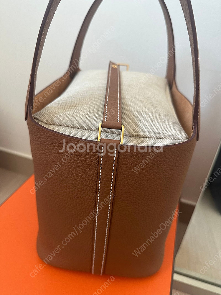 에르메스 가방 피코탄 22 골드 금장(골금) 새상품--1