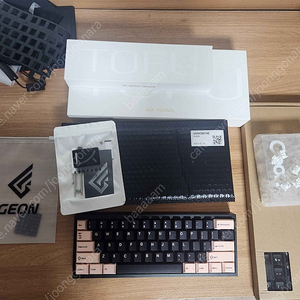 베놈60he + tofu 60 redux, 스위치 2종, 키캡 2종 팝니다