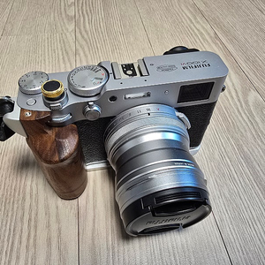 부산 직거래 구입한지 한달된 후지필름 X100VI 실버 카메라와 광각컨버터 판매합니다
