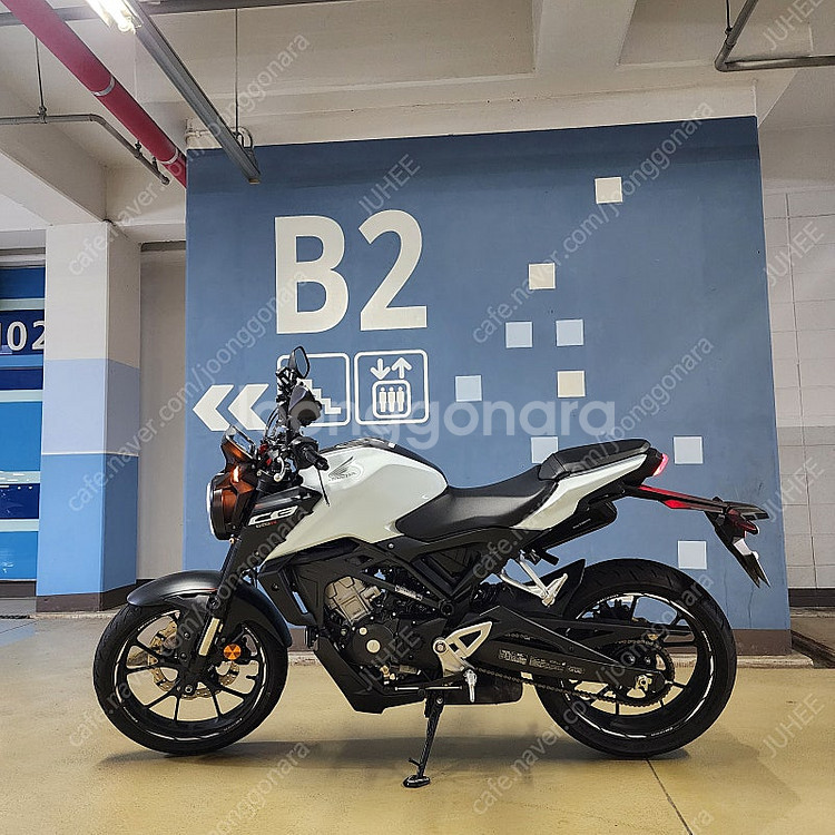 혼다 바이크 24년식 CB125R 화이트 판매--1