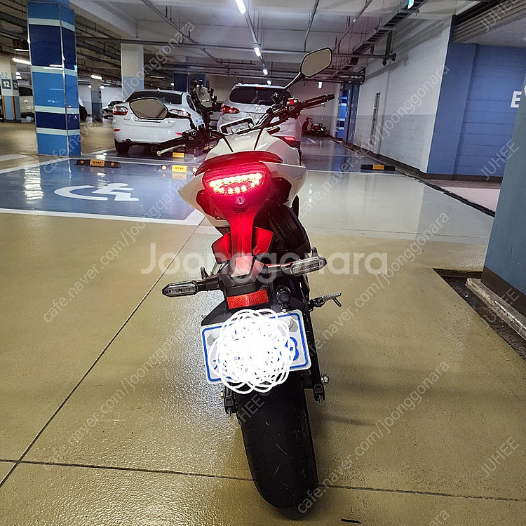 혼다 바이크 24년식 CB125R 화이트 판매--2