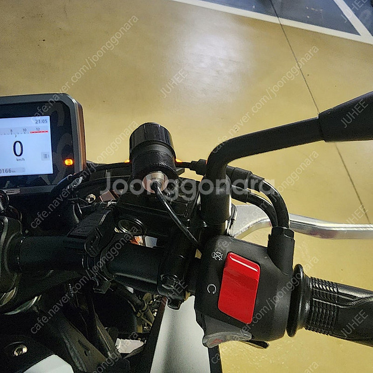 혼다 바이크 24년식 CB125R 화이트 판매--7