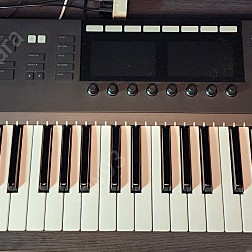 Native Instrument Komplete Kontrol S61 mk2 A급입니다