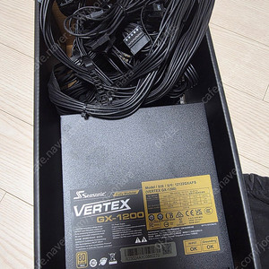시소닉 버텍스 1200w 골드80 팝니다.