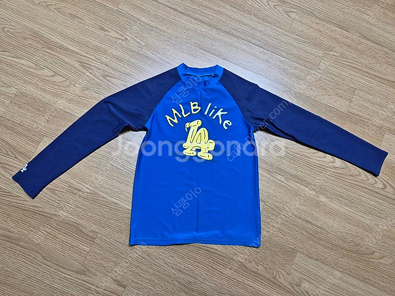mlb키즈 래쉬가드 145사이즈 택포 3만원에 판매--1