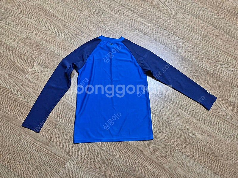 mlb키즈 래쉬가드 145사이즈 택포 3만원에 판매--2