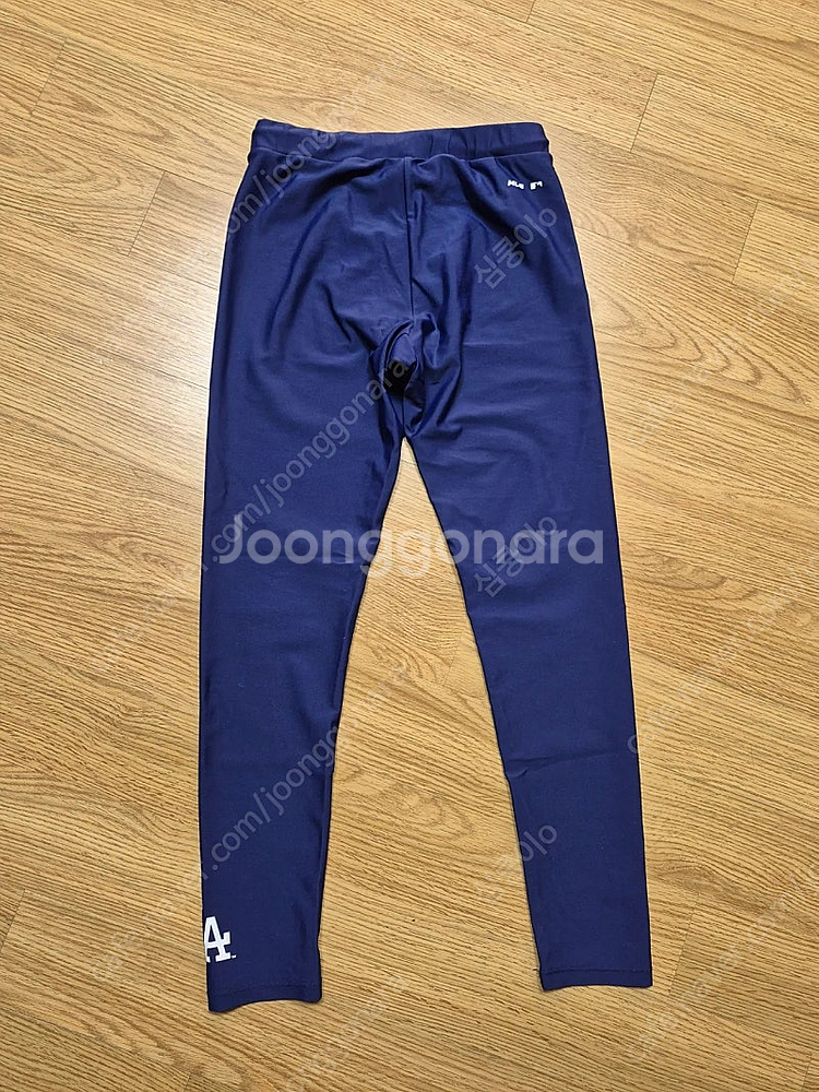 mlb키즈 래쉬가드 145사이즈 택포 3만원에 판매--5