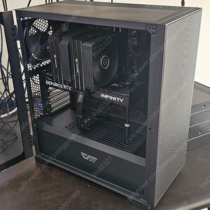 9800X3D, RTX5070, DDR5 32G, SSD 1TB 구입한지 3주된 본체 판매 합니다. 구성품 박스 있습니다.
