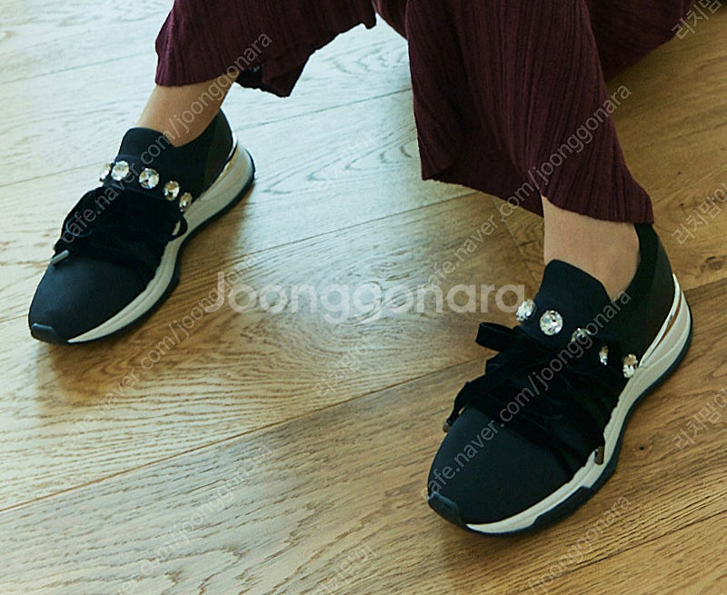 슈콤마보니 뉴넬라 스니커즈 블랙 260--7