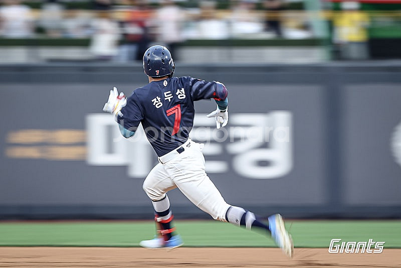 롯데 vs 기아 8/7(목) <사직야구장> 중앙탁자석,...--0
