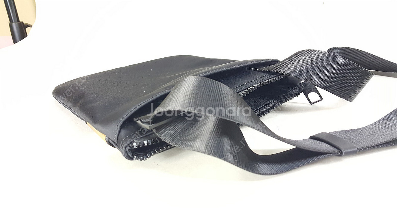 베르사체 검정/골드 나일론 남성 크로스백 정품 베르사체진스꾸뛰르--5