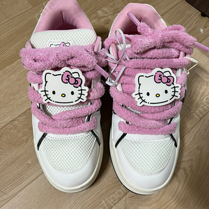 버쉬카 헬로키티 스니커즈