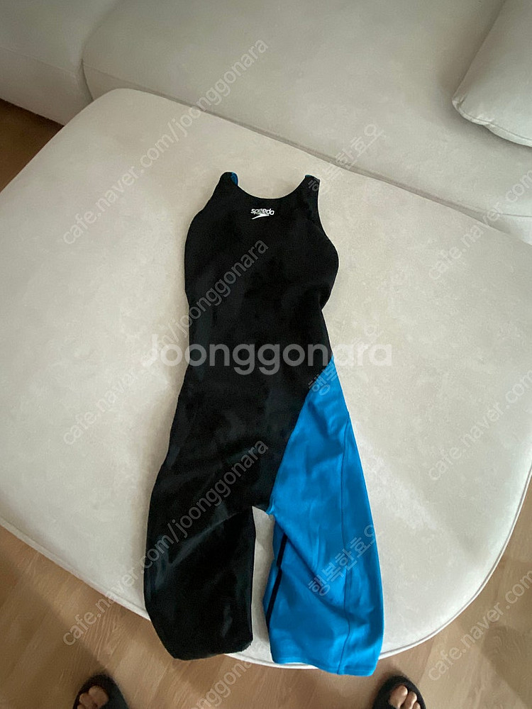 스피도 반신 사이즈M 택포 74000원--0