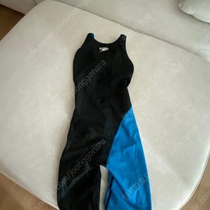 스피도 반신 사이즈M 택포 74000원