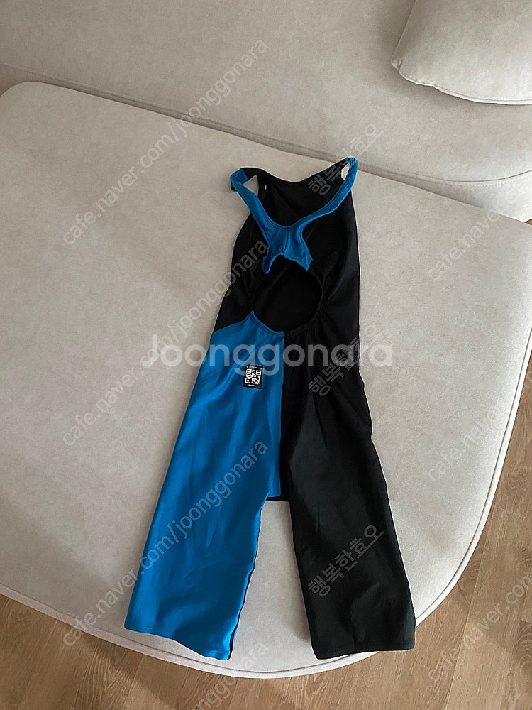 스피도 반신 사이즈M 택포 74000원--1
