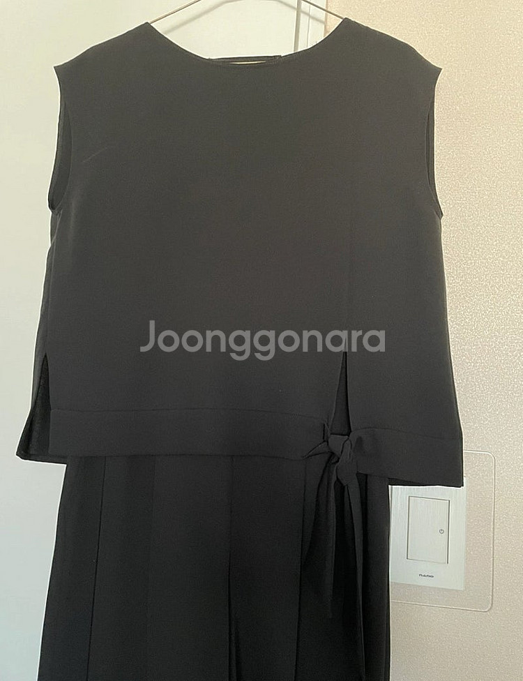 쉬즈미스 민소매 점프수트 55. 루치아노 최 원피스--3