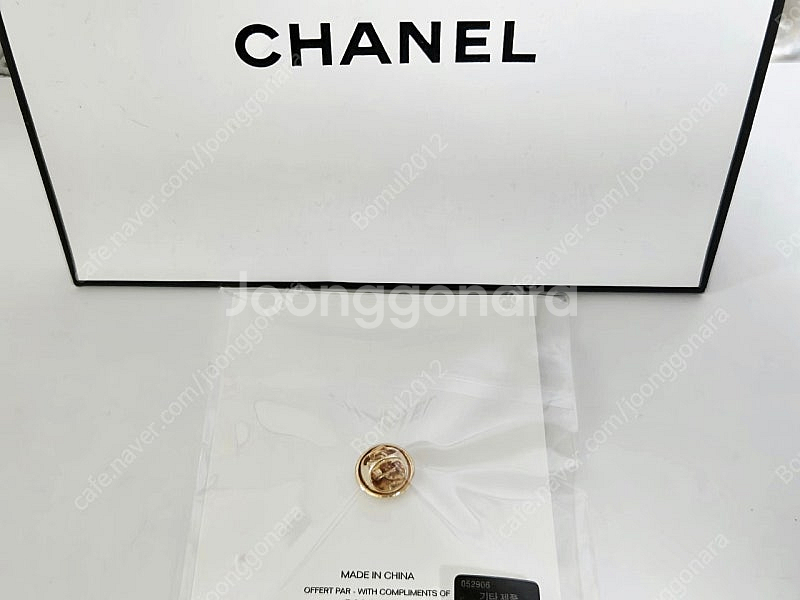 샤넬 브로치--1